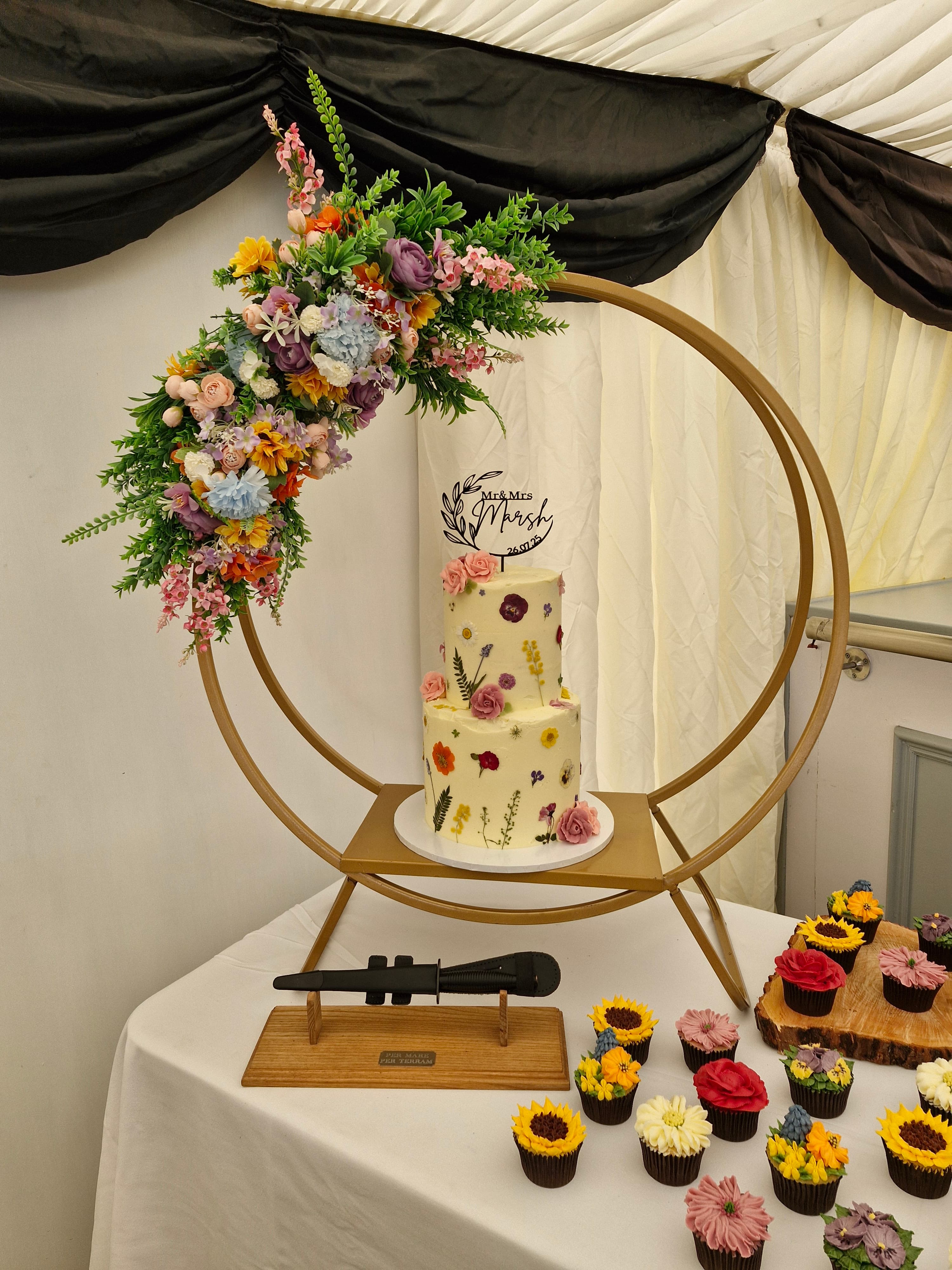 Wedding cake styling